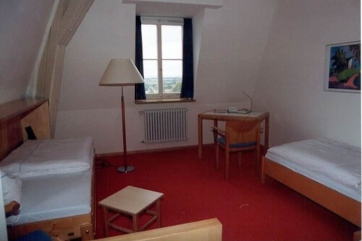 Room 7 of 25