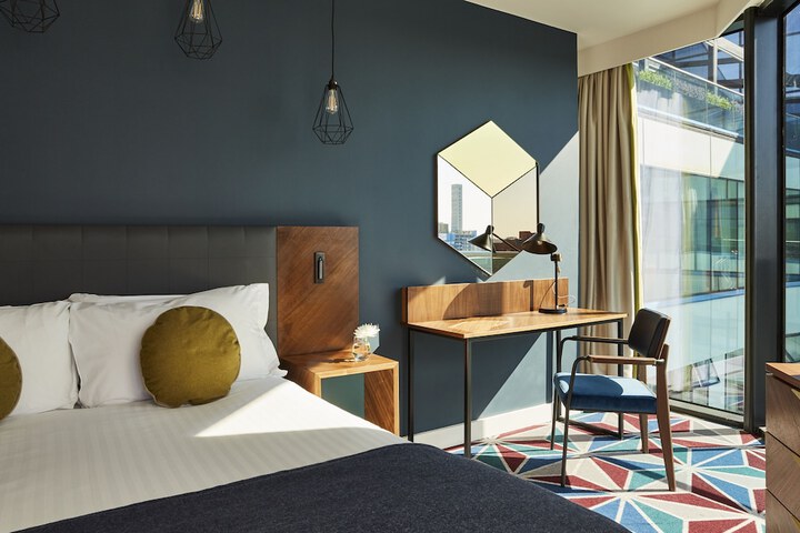 Room 2 of 25