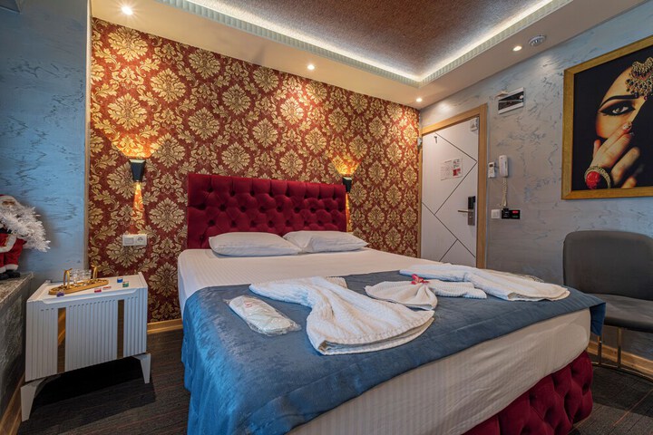 Room 11 of 25