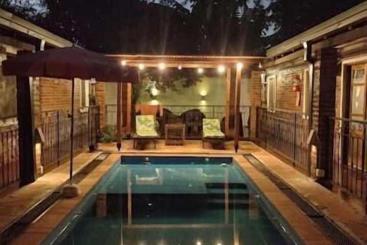 Pool 7 of 10