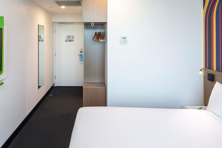 Room 48 of 128