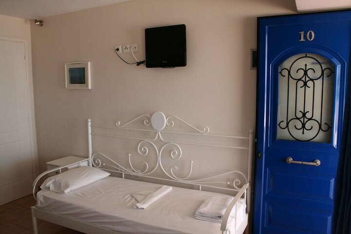 Room 6 of 96