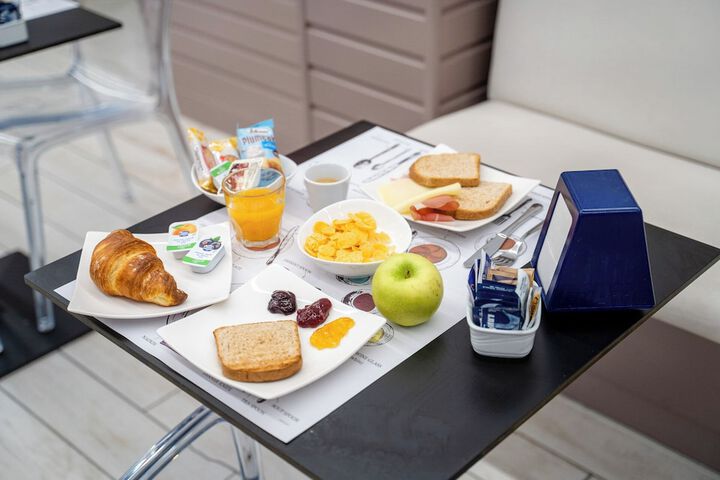 Breakfast/Coffee Service 79 of 120