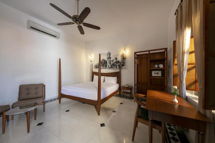 Room 6 of 26