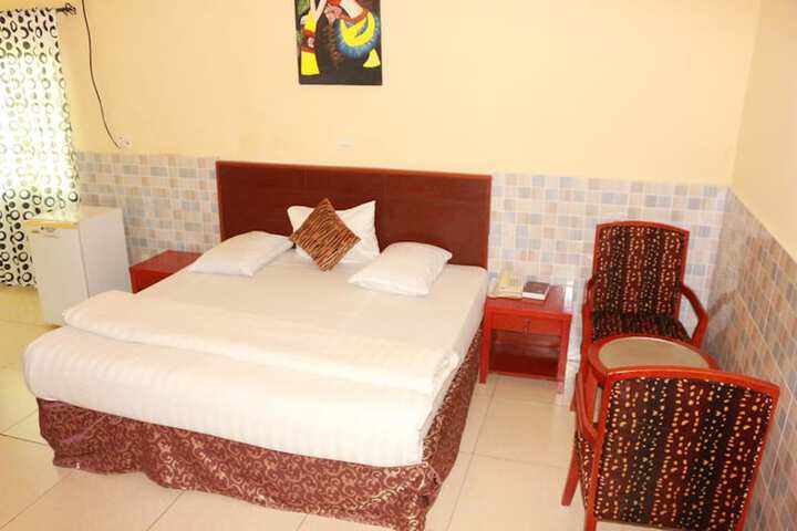 Room 6 of 18
