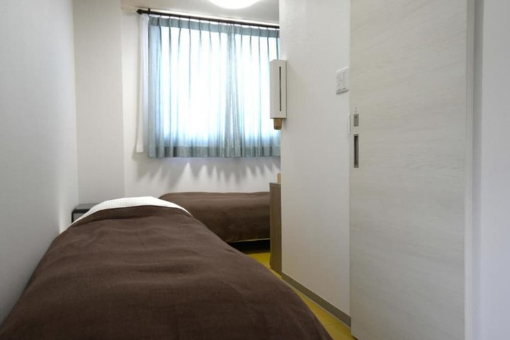 Room 9 of 26