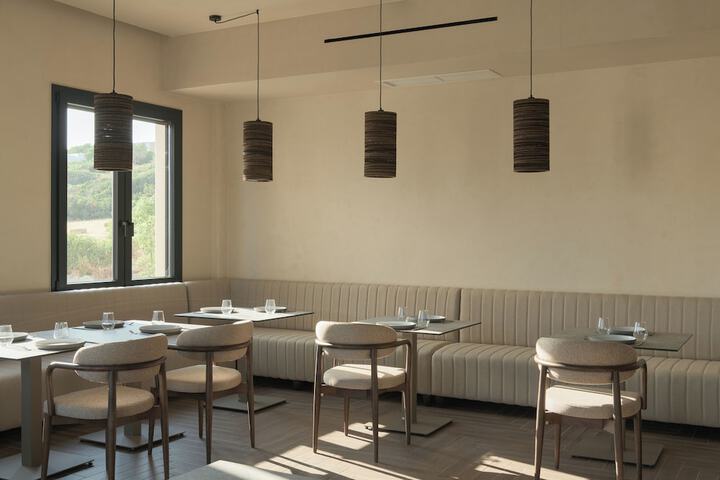 Dining 142 of 252