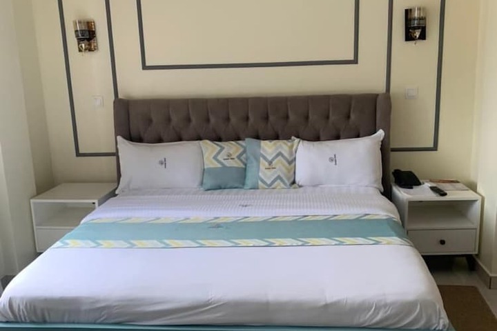 Room 9 of 26