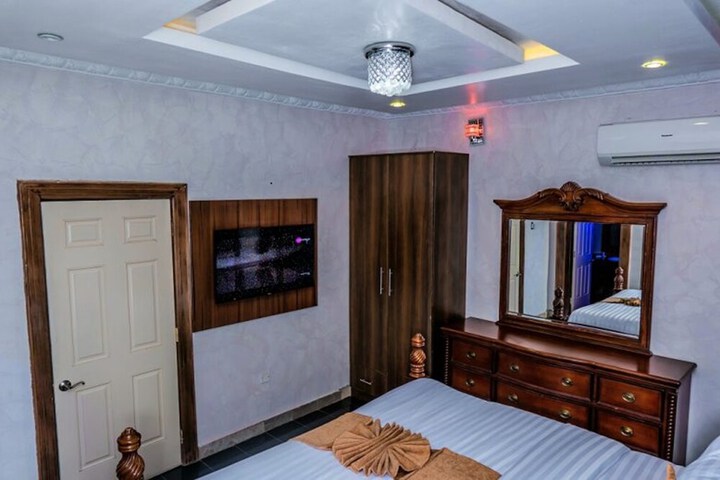 Room 11 of 40