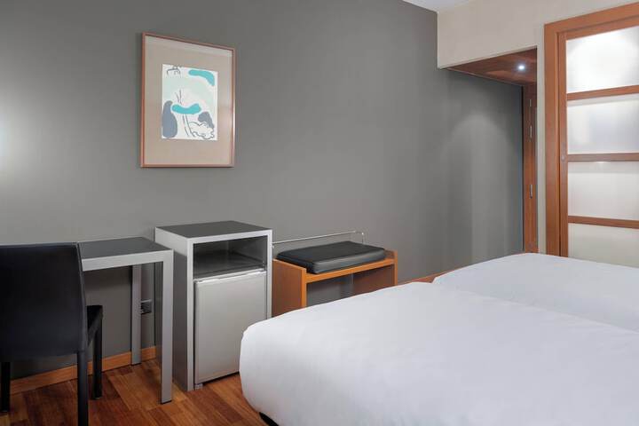 Room 6 of 42