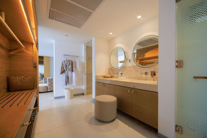 Room 48 of 118
