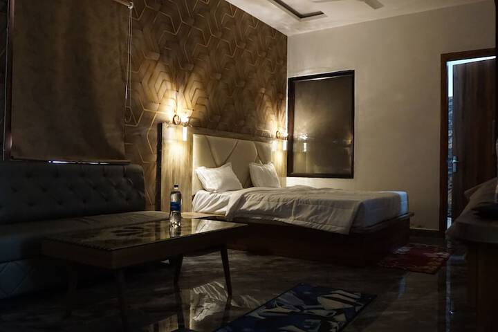 Room 10 of 20