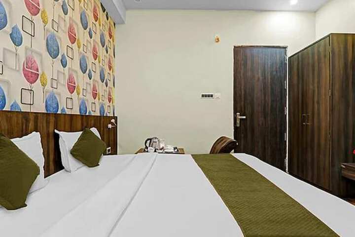 Room 14 of 27