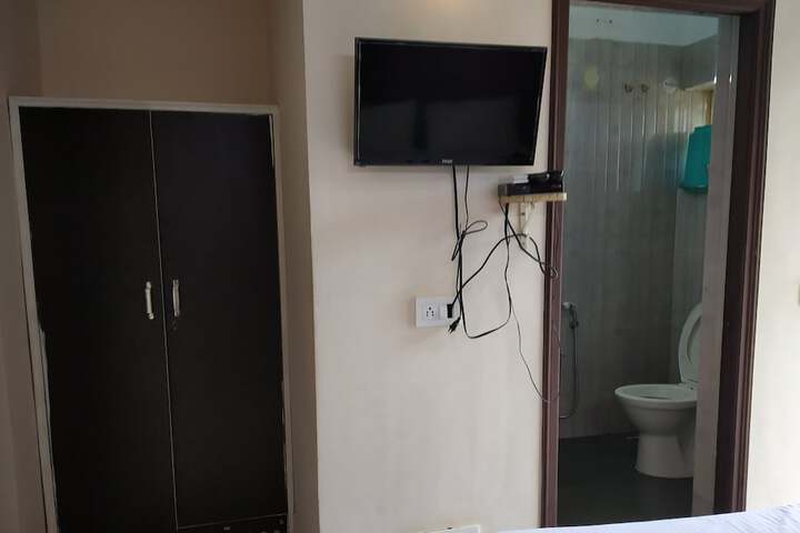 Room 5 of 62