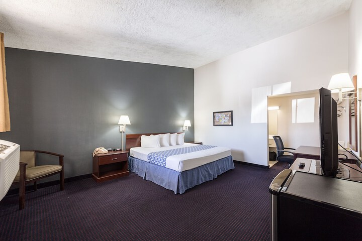 Standard | King Bed (5 of 5)