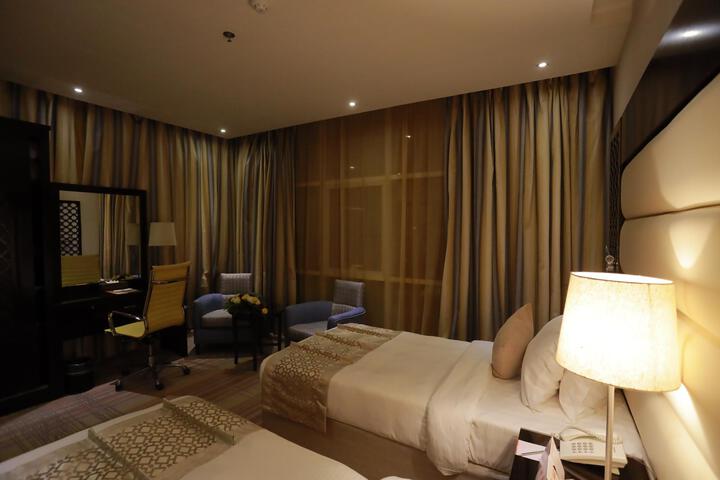 Room 9 of 48