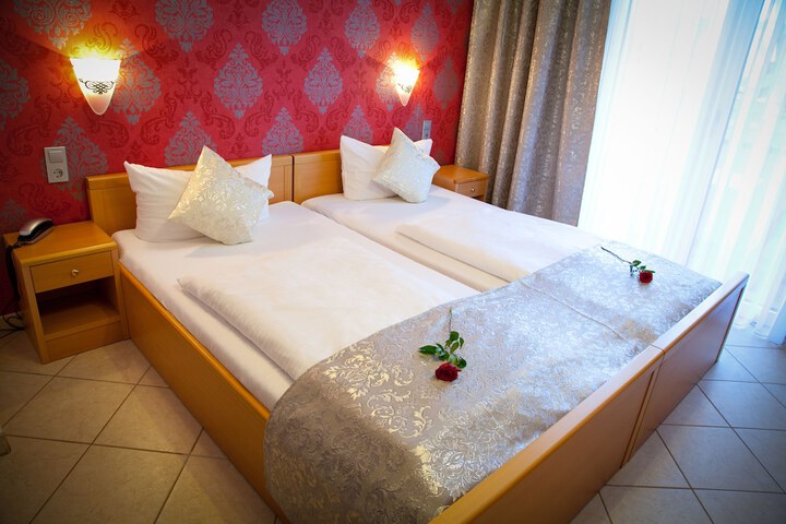Room 8 of 43