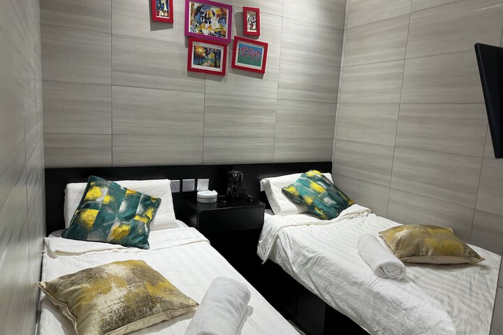 Room 145 of 195