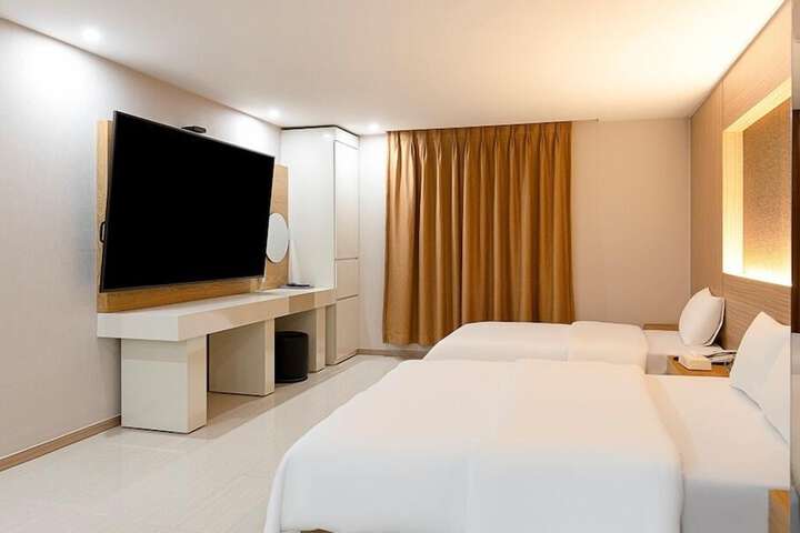 Room 35 of 90