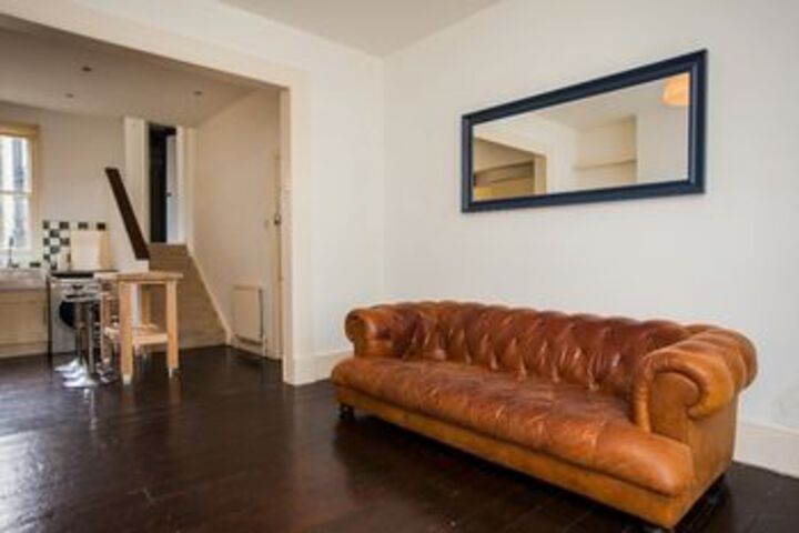 Room 10 of 12