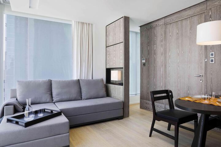 Room 21 of 32