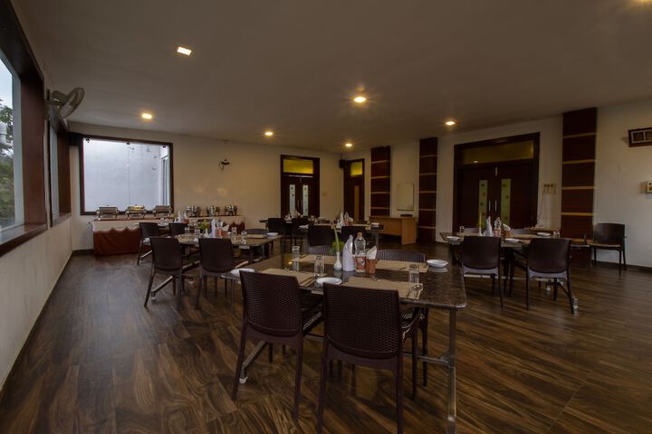 Dining 16 of 18