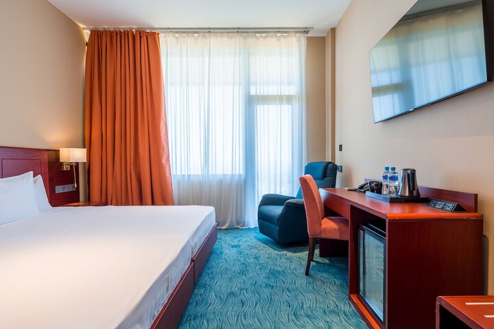 Room 10 of 101