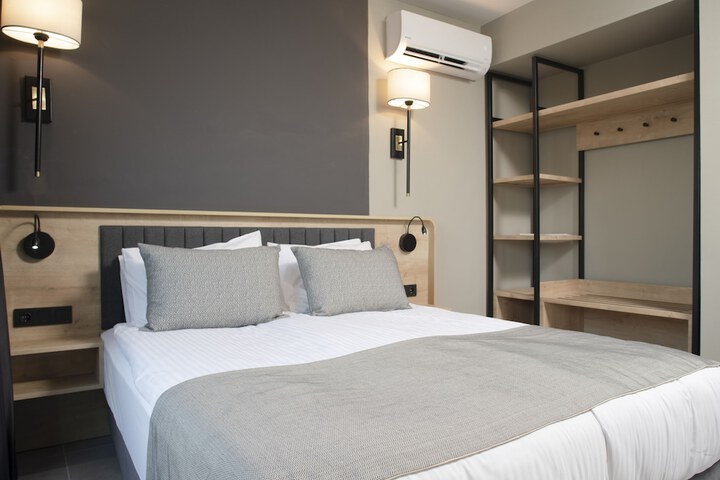 Room 12 of 50