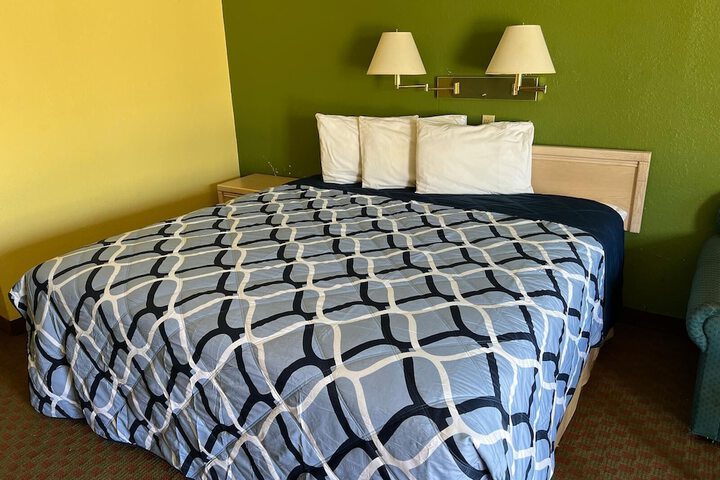 Room 5 of 14