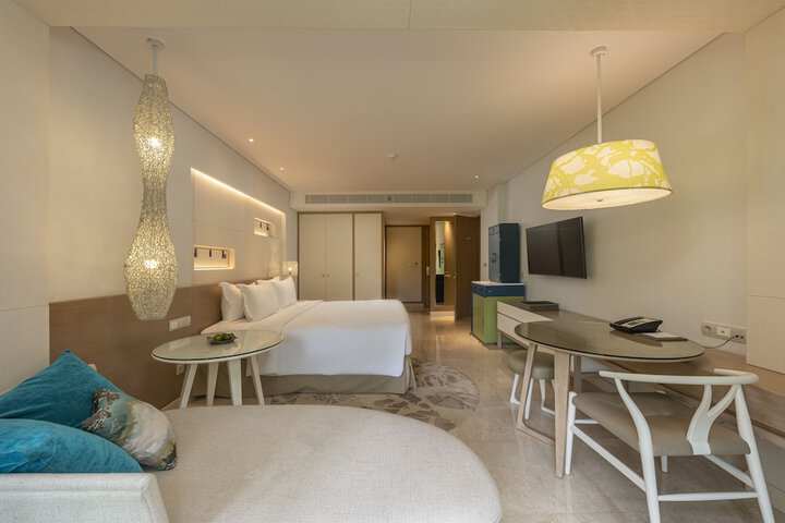 Room 27 of 204