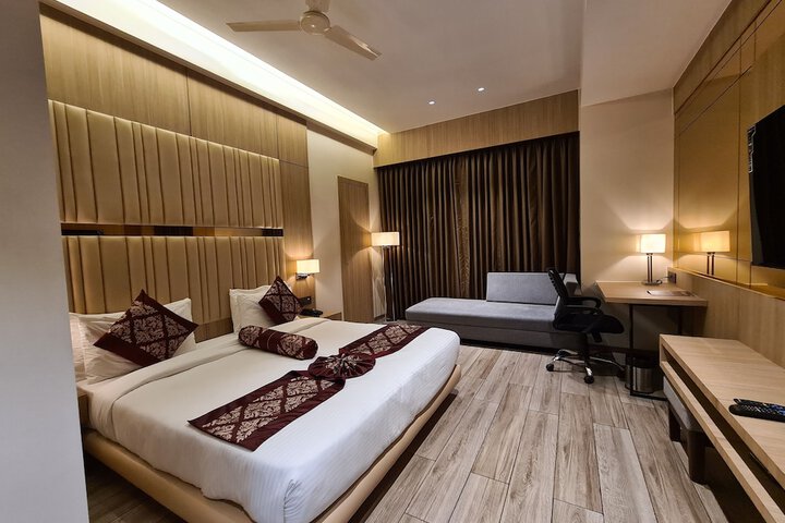 Room 13 of 33