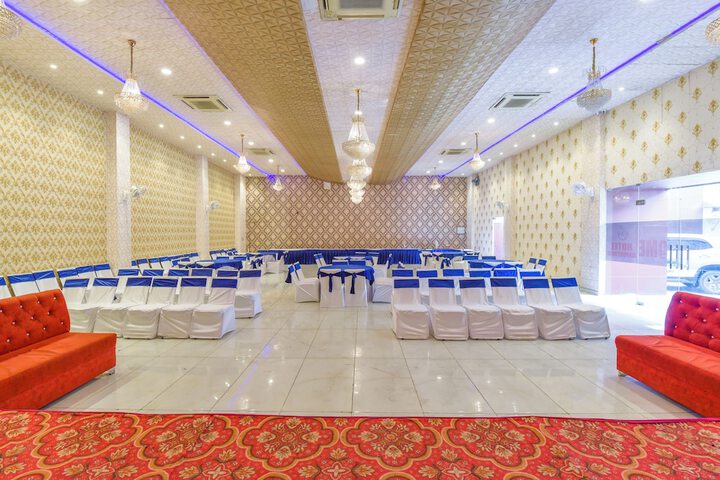 Ballroom/Hall 18 of 24