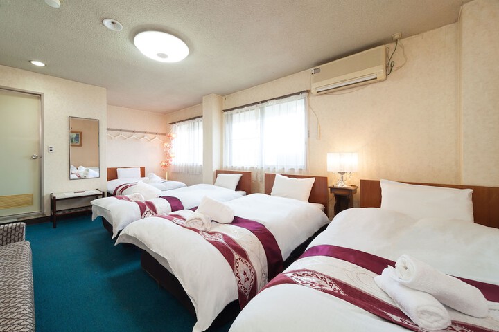 Room 10 of 74