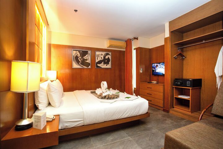 Room 53 of 178