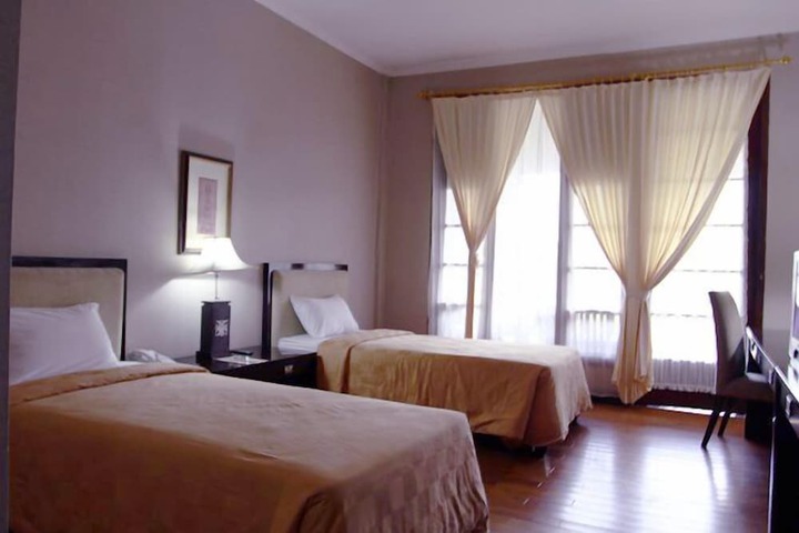 Room 5 of 48