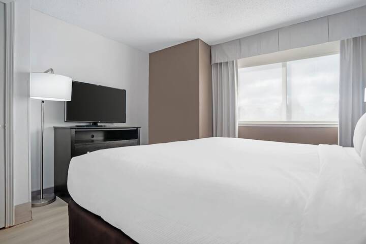 Room 30 of 213