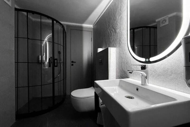 Room 169 of 222