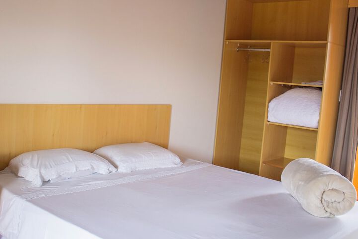 Room 9 of 12
