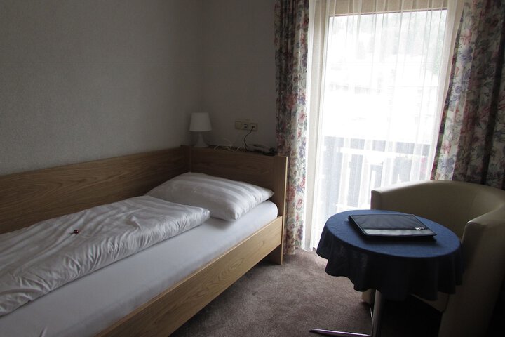 Room 8 of 50