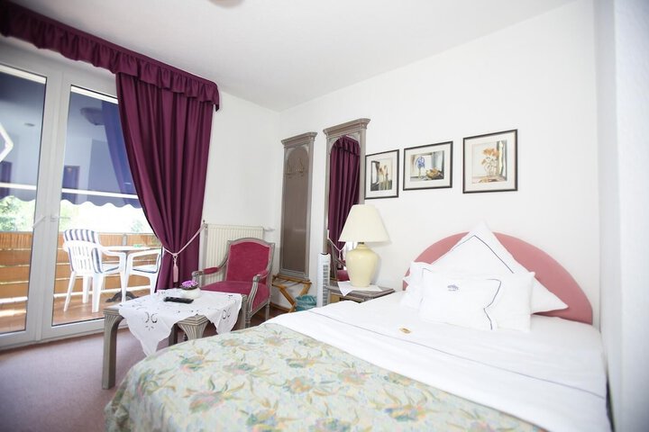 Room 10 of 20