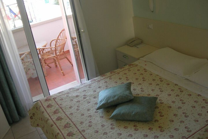Room 3 of 31
