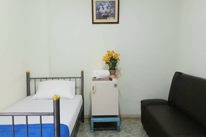 Room 11 of 33