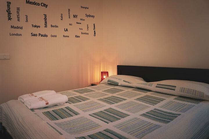 Room 8 of 76
