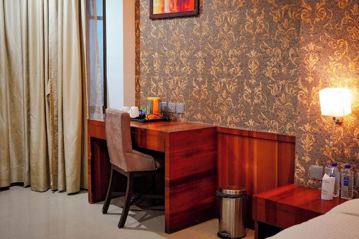 Room 2 of 40