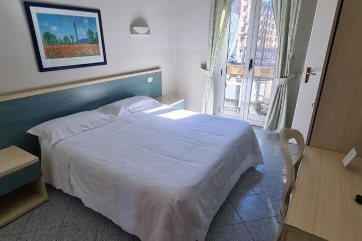 Room 3 of 20
