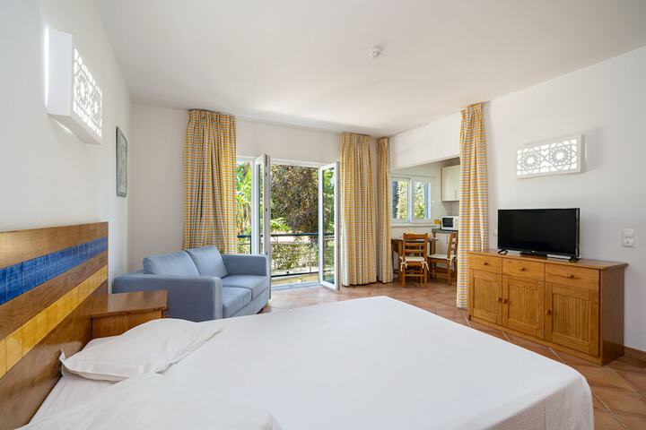 Room 4 of 60