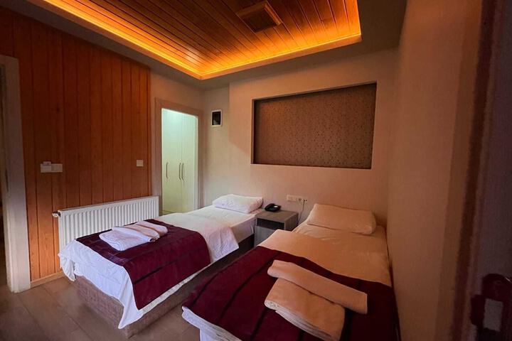 Room 9 of 31