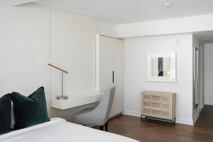 Room 13 of 25