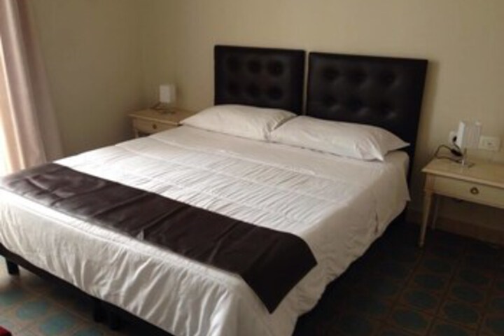 Room 15 of 28