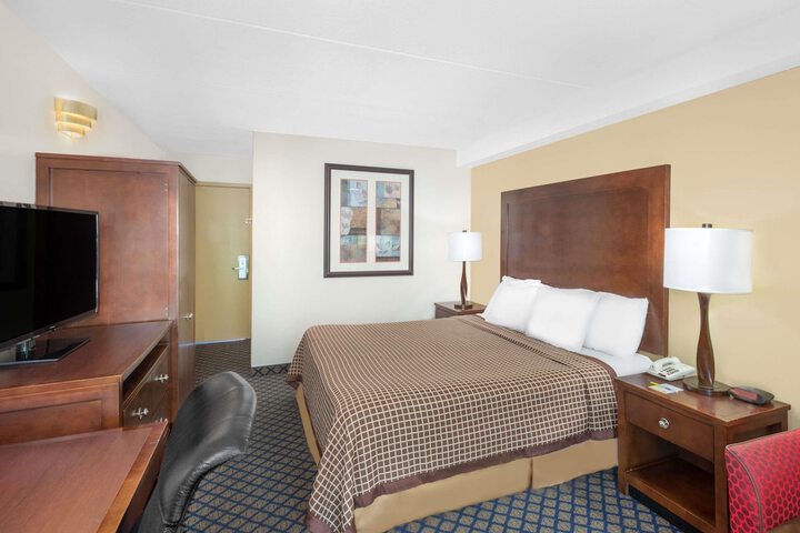 Room 8 of 14